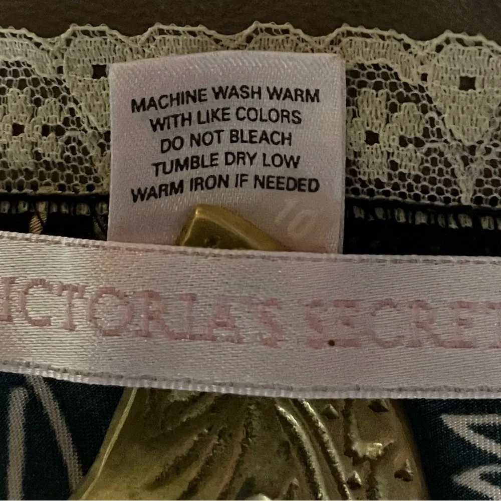 Victoria's Secret Black and Gold with Cream Lace Nightgown négligée - Picture 7 of 7